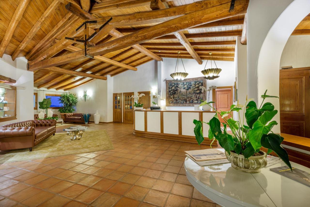 Hotel Sporting Porto Rotondo Bagian luar foto