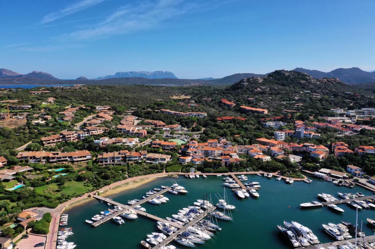 Hotel Sporting Porto Rotondo Bagian luar foto